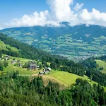 Bergkristall Ruhe Und Aussicht Auf 1100m