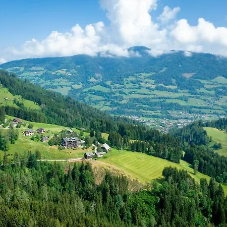 Bergkristall Ruhe Und Aussicht Auf 1100m