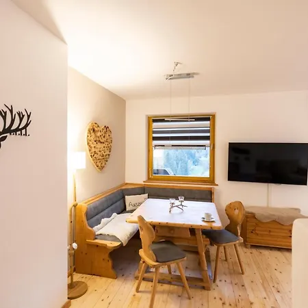 Bergkristall Ruhe Und Aussicht Auf 1100m