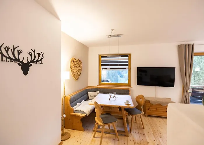 Bergkristall Ruhe Und Aussicht Auf 1100m