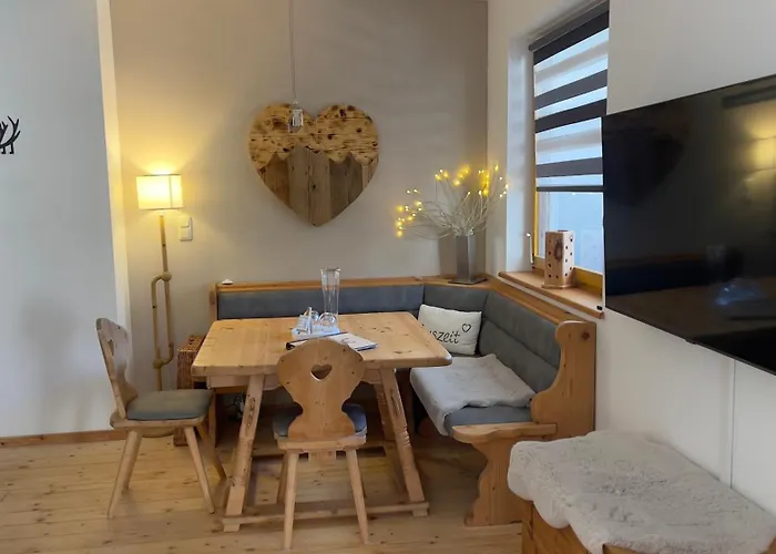 Bergkristall Ruhe Und Aussicht Auf 1100m